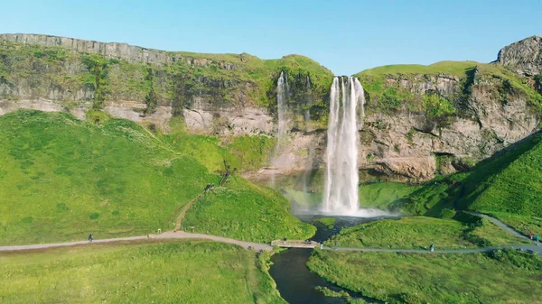 冰岛阳光明媚的夏日塞利亚兰瀑布 — 图库照片