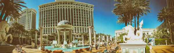 LAS VEGAS - JUNE 27, 2019: Panoramic view of Caesar Palace pools — Stock Photo, Image