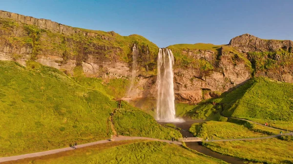 Seljaland vízesések egy napsütéses nyári napon, Izland — Stock Fotó
