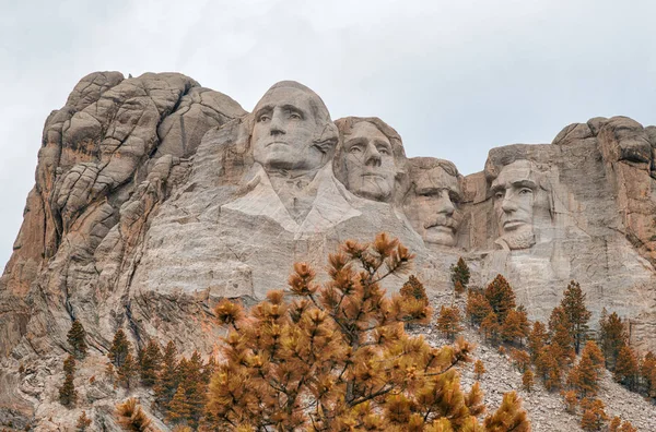 Amazing view of Mount Rushmore on a overcast summer day, South D — Stock Photo, Image