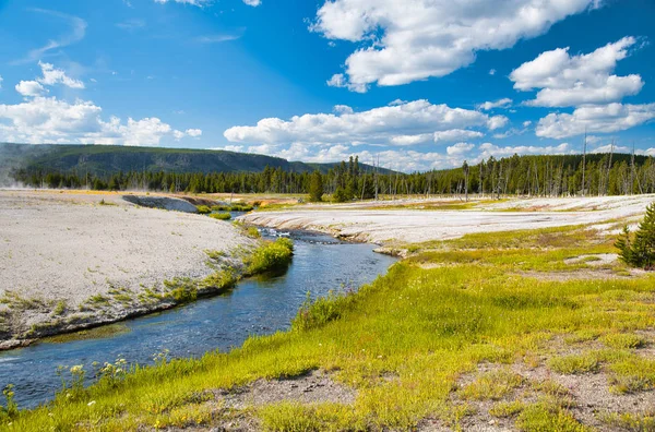 Bacia de areia preta no Parque Nacional de Yellowstone, EUA — Fotografia de Stock