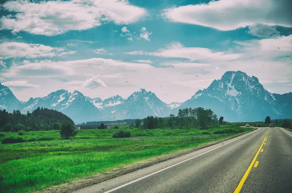 Amazing road in Grand Teton nasjonalpark, USA – stockfoto