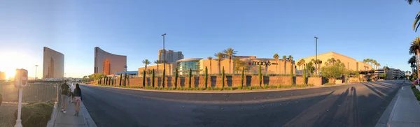 Las Vegas-27 juni 2019: panoramisch uitzicht stadsgebouwen op Suns — Stockfoto