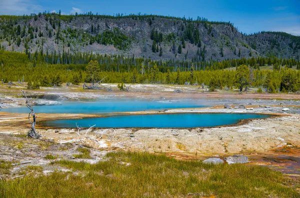 Svart Opal pool i Yellowstone National Park, USA — Stockfoto