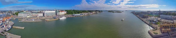 Coucher de soleil panoramique vue aérienne sur Helsinki depuis le port de la ville — Photo