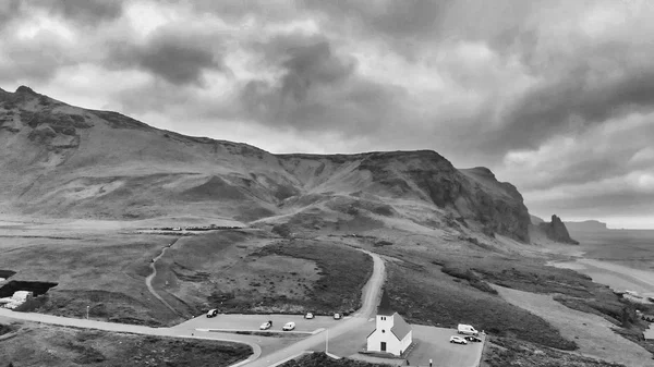 Vik I Myrdal Red Church, veduta aerea con skyline della città, Islanda — Foto Stock