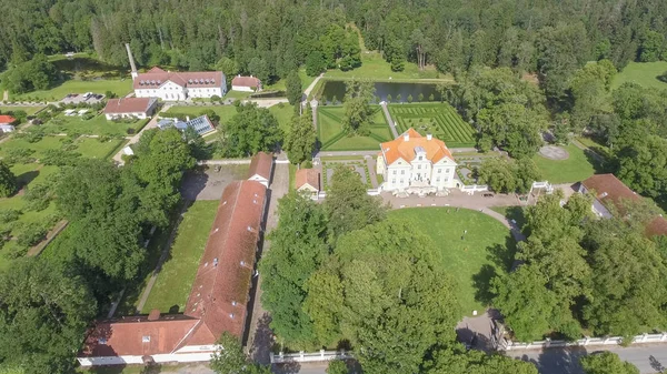 Luftmuseum Schloss Palmse, Luftaufnahme an einem sonnigen Sommertag, esto — Stockfoto