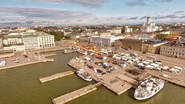 Vista aérea del puerto y paisaje urbano de Helsinki en verano, Finlandia —  Fotos de Stock