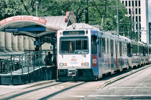 DENVER, CO - JULY 3, 2019: City tram on a beautiful summer day. — Stock Photo, Image