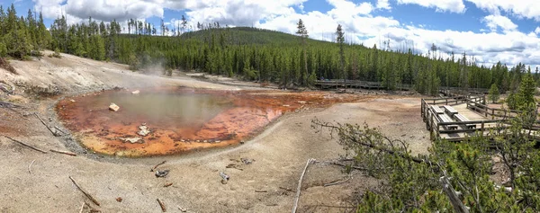 Echinus Geyser panoramic view, Yellowstone National Park — Stock Photo, Image