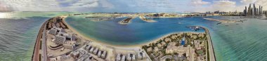 Dubai'de Palm Jumeirah havadan gün batımı panoramik görünümü. Birleşik A