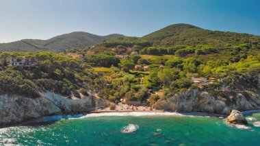 Elba Adası Sansone Plajı havadan görünümü, İtalya.