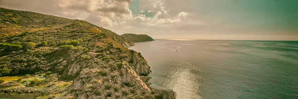 Vista aérea de la costa de Elba en verano, Italia —  Fotos de Stock