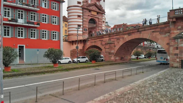 Vista aérea del horizonte de Heidelberg desde el dron, el Puente de la Cadena y la ciudad — Foto de Stock