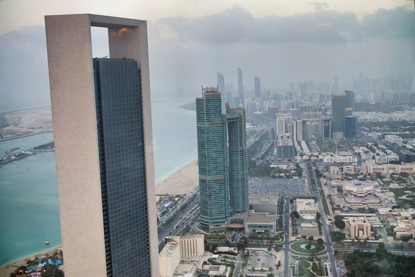 Vista aérea del horizonte moderno de la ciudad con Al Khubeirah y Cornich —  Fotos de Stock