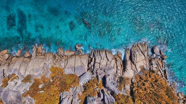 La Digue güzel Seyşel Adaları Plajı havai görünümü — Stok fotoğraf