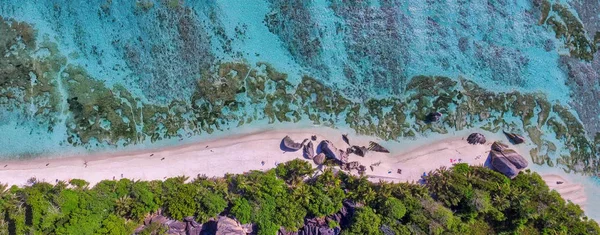 Panorama-Luftaufnahme der Insel Seychellen an einem sonnigen Tag — Stockfoto