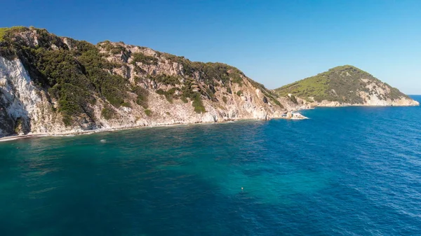 Panoramatický pohled na Sansone Beach, jeden z nejslavnějších E — Stock fotografie