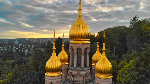 Église orthodoxe russe vue aérienne à Wiesbaden au coucher du soleil, Germe — Photo