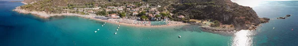 Cavoli Beach på ön Elba. Panoramautsikt över det vackra Co — Stockfoto