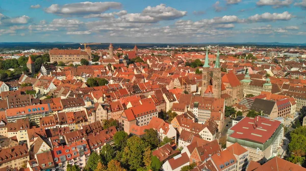 Neurenberg, Duitsland. Drone luchtfoto vanuit een uitkijkpunt een — Stockfoto