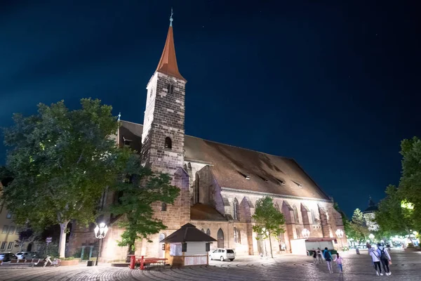 Jakobskirke på natten i Nürnberg, Tyskland — Stockfoto