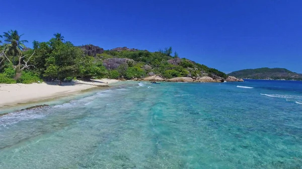 Isola di La Digue, Seychelles. Vista aerea da un drone — Foto Stock