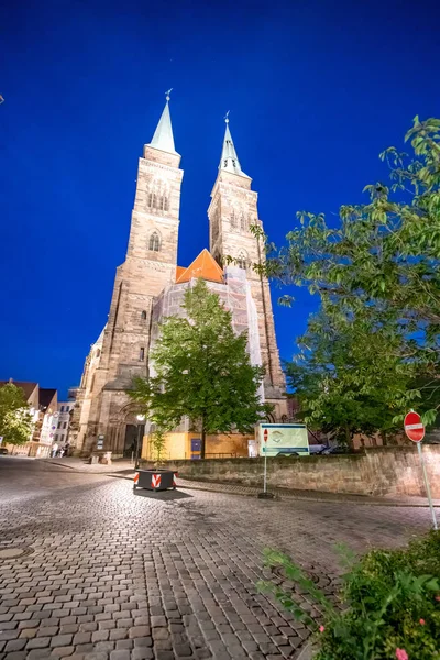 St Sebald Church and city square at night, Nuremberg, Germany — Stock Photo, Image