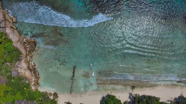 Wyspy sychelles. La Digue napowietrznych widok lotniczy, Anse Source D'A — Zdjęcie stockowe