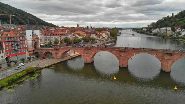 Heidelberg skyline vista aérea a partir de drone, Chain Bridge e cidade — Fotografia de Stock