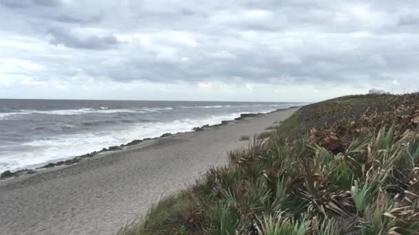 美丽的波浪海的风景镜头 — 图库视频影像