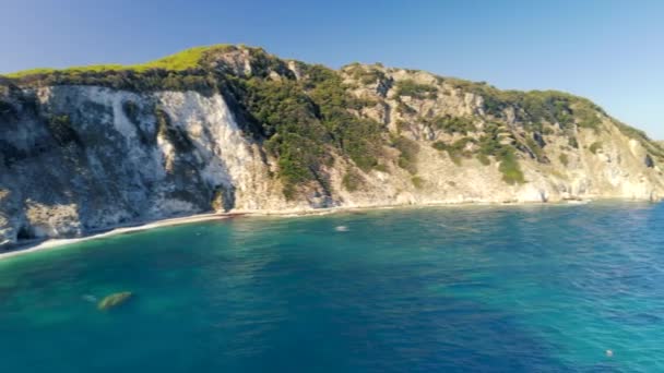 Güzel Dalgalı Deniz Kıyılarının Manzaralı Görüntüleri — Stok video