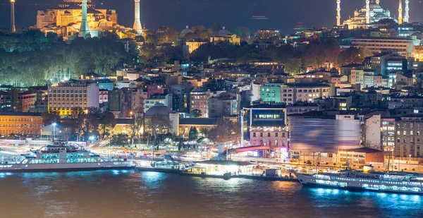 Istanbul geceleri. Güzel gün batımı şehir manzarası — Stok fotoğraf