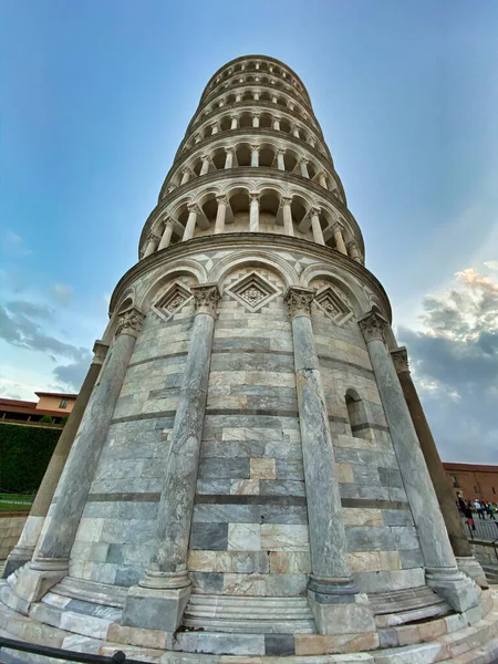 Gün batımında Pisa Kulesi, Mucizeler Tarlası, Toskana, İtalya — Stok fotoğraf