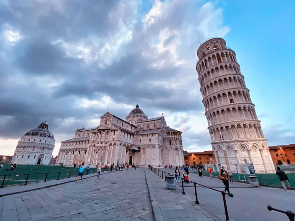 PISA, ITALY - SEPTEMBER 27, 2019: Field of Miracles at sunsetwit — Stock Photo, Image