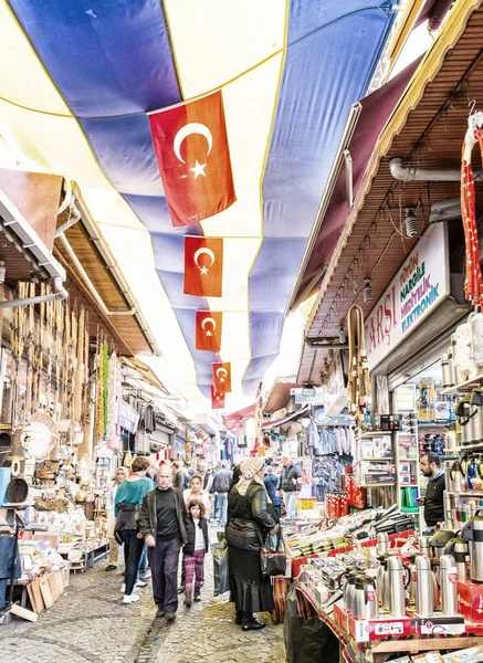 Istanbul, 22 sep: Mensen die winkelen in de Grand Bazar in Istanbul — Stockfoto