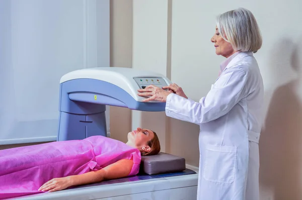 Woman Undergoing Medical Scan Hospital — Stock Photo, Image