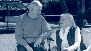 Yaşlıların huzurevinde zaman geçirdikleri görüntüler