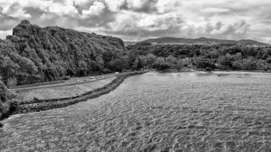Maconde bakış açısı. Mauritius 'ta Kaptan Matthew Flinders' a bir anıt, İHA 'nın hava görüntüsü..