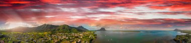 Le Morne Sahili hava manzaralı, Mauritius.