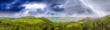 Mauritius Adası 'nın inanılmaz panoramik manzarası tropikal fırtına yaklaşıyor, Afrika.