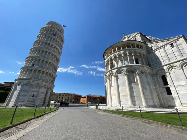Field Miracles Leaning Tower Pisa Güneşli Bir Günde Turistler Olmadan — Stok fotoğraf