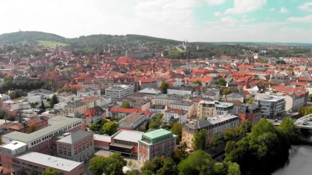 Bamberg under sommarsäsongen, Tyskland. Utsikt från drönare — Stockvideo