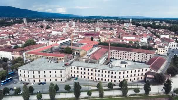 Atemberaubende Luftaufnahme von Lucca, der berühmten Stadt der Toskana