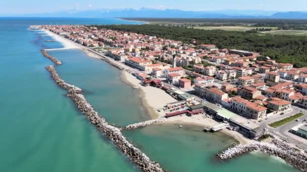 Úžasný letecký výhled na pobřeží Marina di Pisa, Toskánsko — Stock video