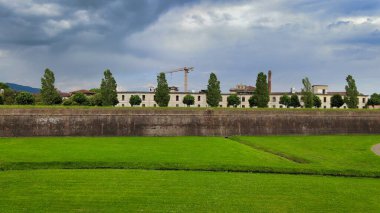 Lucca 'nın inanılmaz hava manzarası, İtalya' nın ünlü Toskana kasabası.