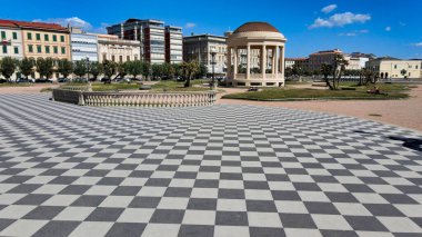 Leghorn, Toskana 'daki Mascagni Meydanı' nın muhteşem hava manzarası. İHA 'dan İtalyan sahilleri