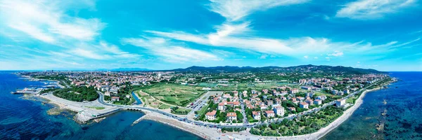リボルノとルンゴマーレ トスカーナの有名な町の素晴らしい空中ビュー 無人機からイタリアの海岸 — ストック写真