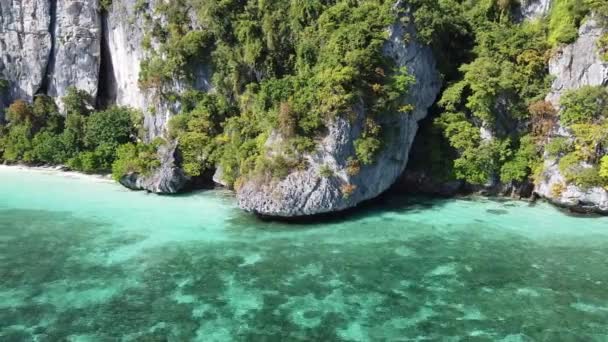 Phi Phi Adaları, Tayland 'daki Maymun Sahili' nin inanılmaz hava manzarası. — Stok video