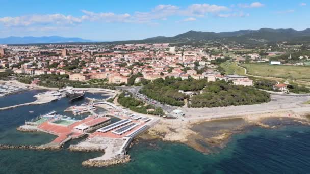 Prachtig uitzicht vanuit de lucht op de Livorno kust, Toscane — Stockvideo